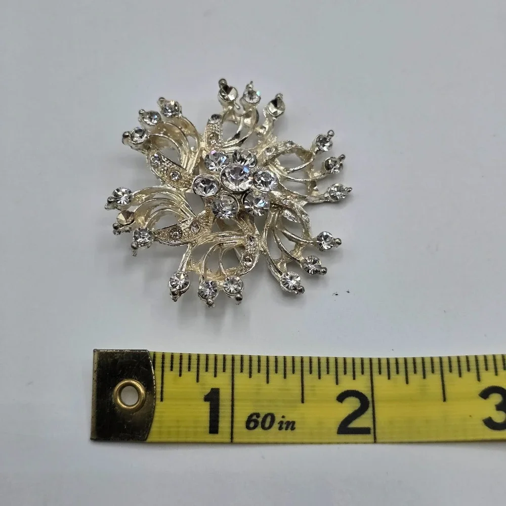 Sparkling Rhinestone Brooch Silver Snowflake Design Starburst Floral Pin Jewerly